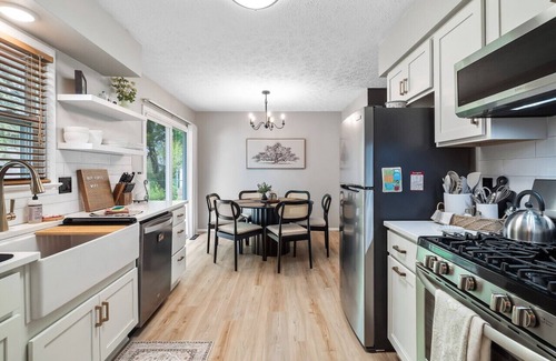Dayton Apartment | The Paper Plane: Pool|Sauna|Poker Room|Sleeps 8