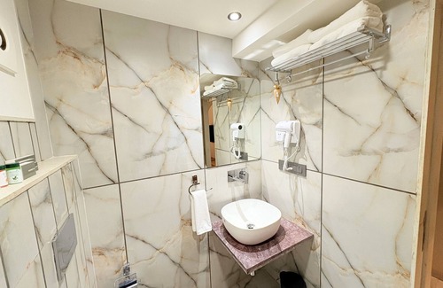 Thaltej Hotel | The Parterre - SG Highway Ahmedabad