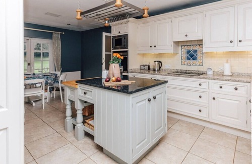 Henley-on-Thames House | The Partridge - Large country house