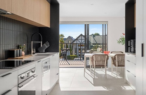 Christchurch City Centre Apartment | The Pavilion Luxury Escape