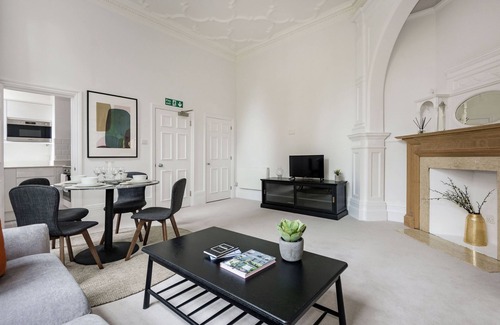 Belgravia Apartment | The Pavilion Road Suite next to Sloane Square