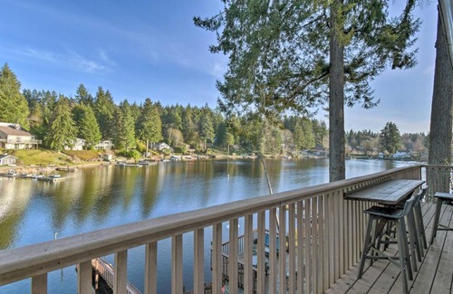 East Olympia House | The Peacock House - Waterfront Home with Hot Tub!