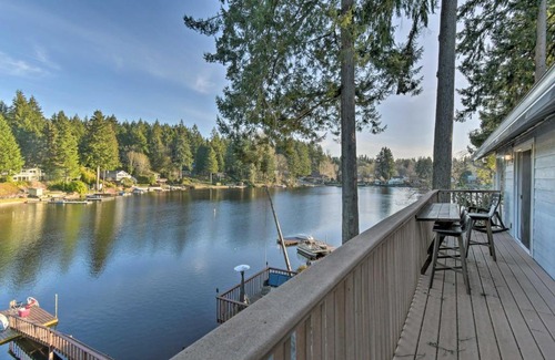 East Olympia House | The Peacock House - Waterfront Home with Hot Tub!