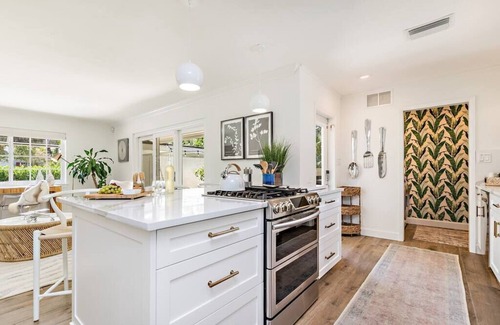 Southside House | The Pearl - Heated Pool + Ping Pong