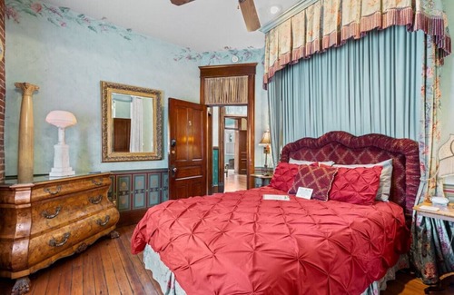 Historic Railroad District Hotel | The Peerless Hotel | Junior Suite #5 | Jetted Tub | Historic District
