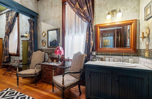Historic Railroad District Hotel | The Peerless Hotel | Junior Suite #2 | Jetted Tub