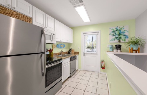 Truman Annex Condo | THE PELICAN PEARL ~ Charming 2 BR/1 Ba Condo in Truman Annex!