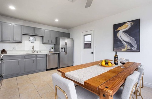 Cardiff-by-the-Sea Apartment | The Pelican |Seaside Gem | Iconic Location & Views