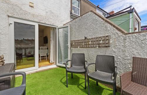 Tenby House | The Pennines - Close to town beach and shops