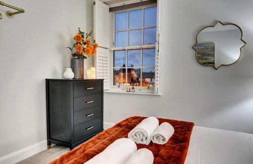 Ripon Apartment | The Penthouse - Allocated Parking with City Views