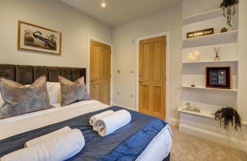 Ripon Apartment | The Penthouse - Allocated Parking with City Views
