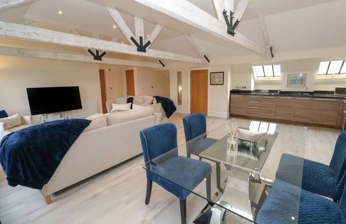 Helston Cottage | THE PENTHOUSE, family friendly in Helston