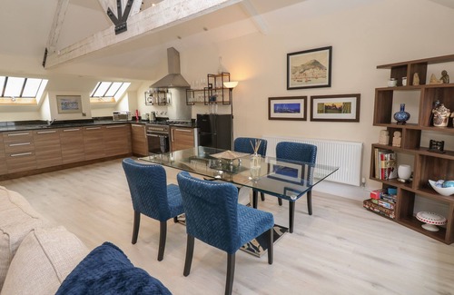 Helston Cottage | THE PENTHOUSE, family friendly in Helston