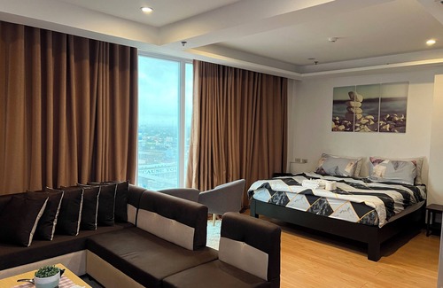 Balibago Hotel | The Penthouse Hotel and Residences with Mt. Arayat View beside walking street