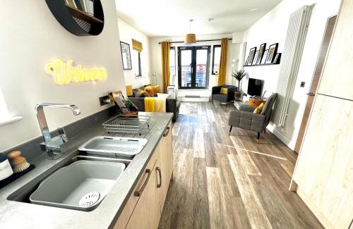 Margate Apartment | The Penthouse Margate, Balconies, Sea View, Gated Parking, Air Con!
