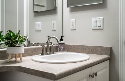 Okotoks Apartment | The Penthouse Private Balcony Fire Pit & BBQ