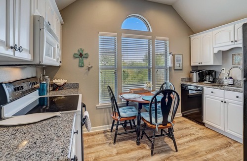 Burnet Cabin | The Perch on Lake Buchanan Dam | Loft in Burnet