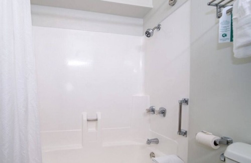 Kahului House | The Perfect Family Escape! 2 Roomy Units, Pets Allowed, Near Paukukalo Beach!