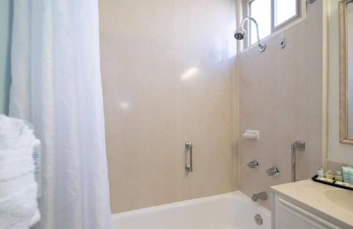 Kahului House | The Perfect Family Escape! 2 Roomy Units, Pets Allowed, Near Paukukalo Beach!