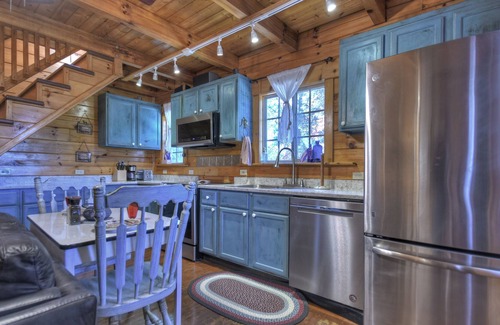 Mineral Bluff Cabin | The perfect honeymoon retreat! Rustic & cozy, plus close to town!
