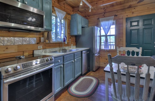 Mineral Bluff Cabin | The perfect honeymoon retreat! Rustic & cozy, plus close to town!