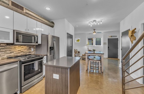 Cleveland Park House | The Perfect Nashville Getaway, Rooftop Deck, Sleeps 6, minutes from downtown!