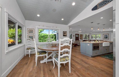 Old Naples House | The Perfect Olde Naples Beach Lifestyle Experience - Walk to Beach & 5th Ave S