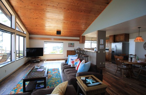 Gualala House | The perfect vacation rental in Gualala, CA. Month Long Vacation Rental (31+)