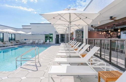 North Naples Hotel | The Perry Hotel Naples