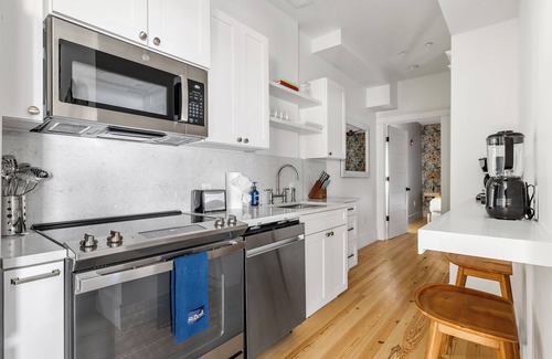 Cannonborough Elliotborough Apartment | The Petite Helene!