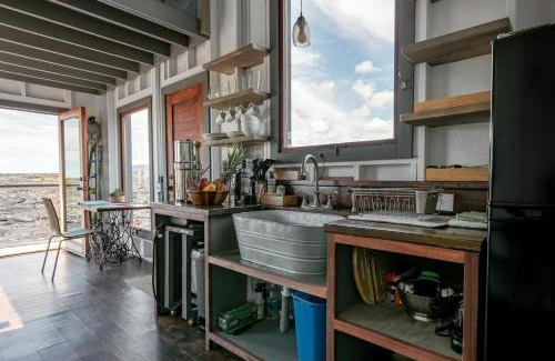 Pahoa House | THE PHOENIX HOUSE - EPIC Tiny Home Gem on Volcanic Lava Field!