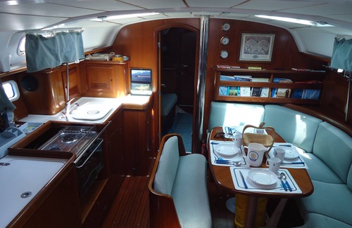 Mount Vesuvius - Pompei Boat Rental | The Pigu - Sail Boat in Naple's Bay