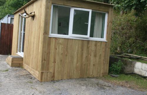 Mawr Apartment | The Pines Cabin - Farm Park Stay