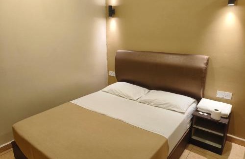 Kampung Raja Hotel | The Pines Hotel