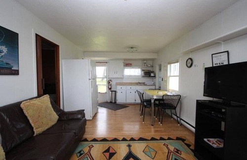 Leeds and the Thousand Islands Resort | The Pines Housekeeping Cottage - Gananoque - Cottage 1