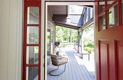 Boiceville House | The Piney Point - 4 BR Getaway between Woodstock + Phoenicia, Plus Hot Tub!