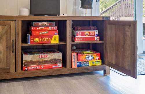 Boiceville House | The Piney Point - 4 BR Getaway between Woodstock + Phoenicia, Plus Hot Tub!