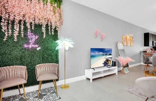 Poinciana House | The Pink Haven, Stylish 3BR/2BA duplex home perfect for groups and girls trip!