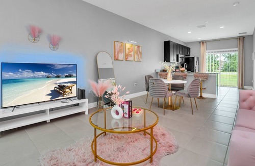 Poinciana House | The Pink Haven, Stylish 3BR/2BA duplex home perfect for groups and girls trip!