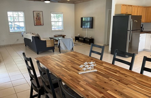 Great Exuma House | The Pink @ Hoopers Bay Beach