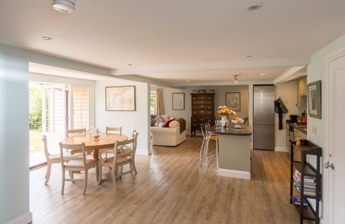 Thorpeness Apartment | The Pink House, Thorpeness - sleeps 8 guests in 4 bedrooms