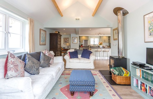 Thorpeness Apartment | The Pink House, Thorpeness - sleeps 8 guests in 4 bedrooms