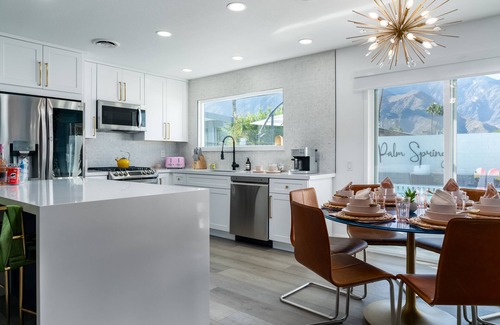 Vista Norte House | The Pink+Palm Poolside Retreat w/Amazing Mountain Views!