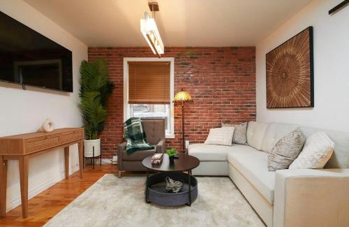 Plateau Mont Royal Apartment | The Plateau Twin - Perfect Group Stay