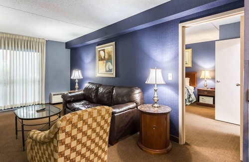 Hagerstown Hotel | The Plaza Inn & Suites
