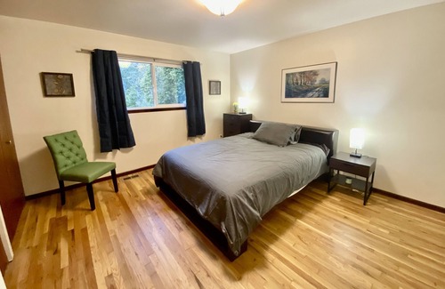 Marshall Park House | The Plum House - Safe, quiet, cozy, and close to downtown, OHSU, Lewis & Clark