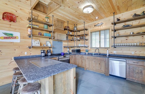 Tannersville House | THE POCONO HOUSE AT CAMELBACK MOUNTAIN with Jacuzzi and Sauna