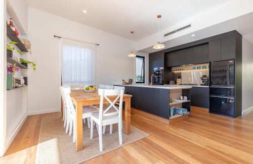 Boomerang Beach House | The Point