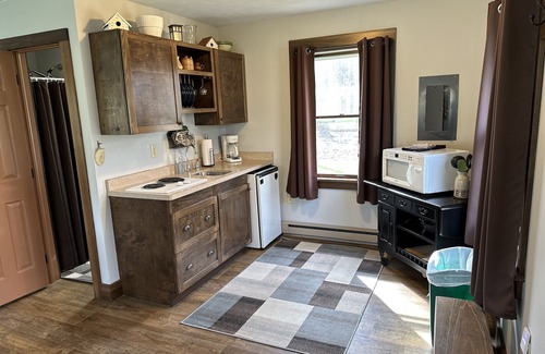 Austinburg Cabin | The Pond Cottage at Rustic River Retreats-quiet & secluded Wine Country getaway