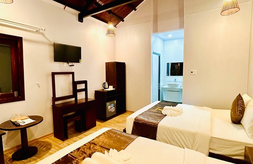 Khu 6 Hotel | The Poplar Resort